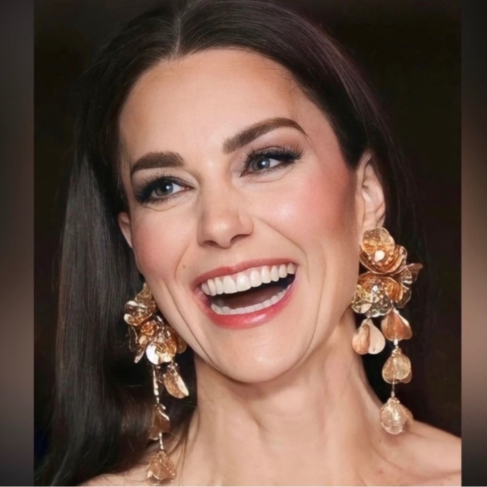 ✨ Zara Kate Middleton statement cascading floral earrings ✨ with GIFT BOX ✨💕💕